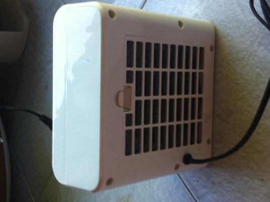 เซรามิกฮีตเตอร์ TEKNOS มีพัดลมช่วยเป่าความร้อนออกมา ทำความร้อนในบ้านช่วงหน้าหนาว