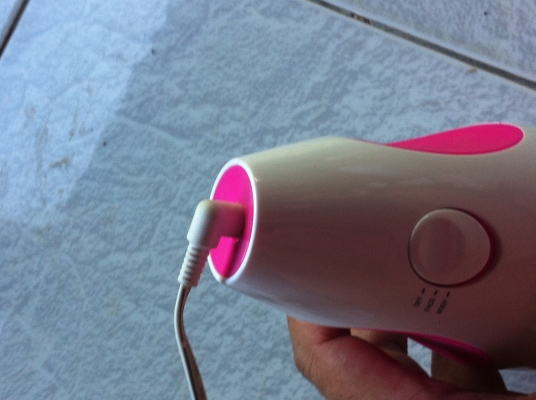 เครื่องนวดหน้าและร่างกาย ACETINO ใช้นวดเพื่อทำให้ครีมที่ทาทั่วถึงและเกิดการไหลเวียนของเลือดดีขึ้น