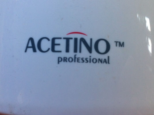 เครื่องนวดหน้าและร่างกาย ACETINO ใช้นวดเพื่อทำให้ครีมที่ทาทั่วถึงและเกิดการไหลเวียนของเลือดดีขึ้น