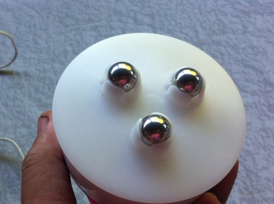 เครื่องนวดหน้าและร่างกาย ACETINO ใช้นวดเพื่อทำให้ครีมที่ทาทั่วถึงและเกิดการไหลเวียนของเลือดดีขึ้น