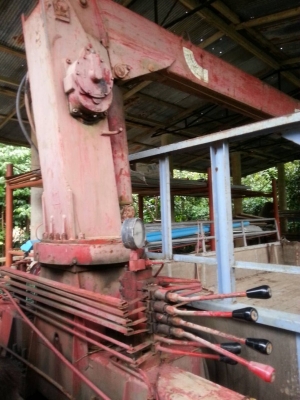 รถอีซูซุ  6  ล้อ ติดเครน 3 ตัน.  110 แรงม้า.  ( รถประกอบ )  สนใจติดต่อ 081 - 6079515