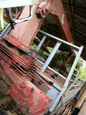 รถอีซูซุ  6  ล้อ ติดเครน 3 ตัน.  110 แรงม้า.  ( รถประกอบ )  สนใจติดต่อ 081 - 6079515