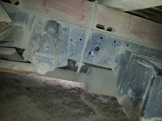 รถอีซูซุ  6  ล้อ ติดเครน 3 ตัน.  110 แรงม้า.  ( รถประกอบ )  สนใจติดต่อ 081 - 6079515