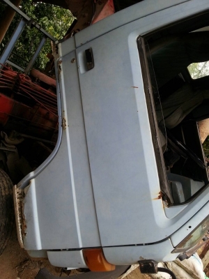 รถอีซูซุ  6  ล้อ ติดเครน 3 ตัน.  110 แรงม้า.  ( รถประกอบ )  สนใจติดต่อ 081 - 6079515