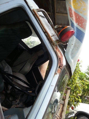 รถอีซูซุ  6  ล้อ ติดเครน 3 ตัน.  110 แรงม้า.  ( รถประกอบ )  สนใจติดต่อ 081 - 6079515