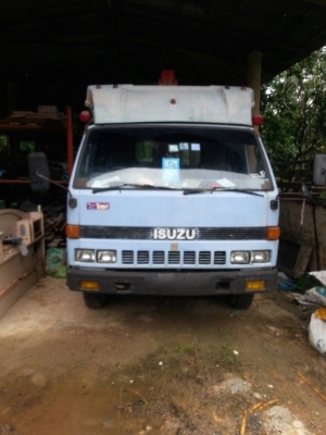 รถอีซูซุ  6  ล้อ ติดเครน 3 ตัน.  110 แรงม้า.  ( รถประกอบ )  สนใจติดต่อ 081 - 6079515