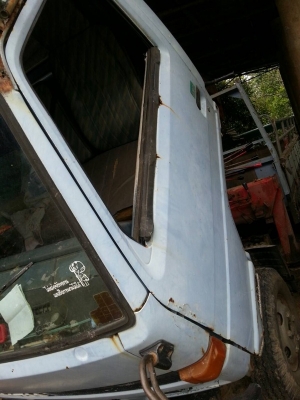 รถอีซูซุ  6  ล้อ ติดเครน 3 ตัน.  110 แรงม้า.  ( รถประกอบ )  สนใจติดต่อ 081 - 6079515