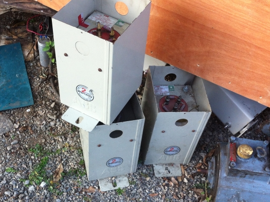 คาปาซิเตอร์กันไฟตกไฟ้าเกิน เก็บประจุ ABB 3เฟส ใช้ต่อปป้องกันไฟตก ไฟกระชาก ไฟเกินที่จะเข้าโรงงาน