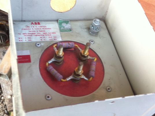 คาปาซิเตอร์กันไฟตกไฟ้าเกิน เก็บประจุ ABB 3เฟส ใช้ต่อปป้องกันไฟตก ไฟกระชาก ไฟเกินที่จะเข้าโรงงาน