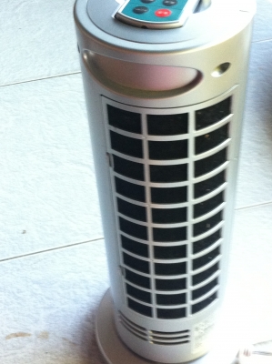 พัดลมแนวตั้งทรงสูง 43 ซม ปรับสปีดได้ 3 ระดับ มีระบบตั้งเวลาการทำงาน มี UV