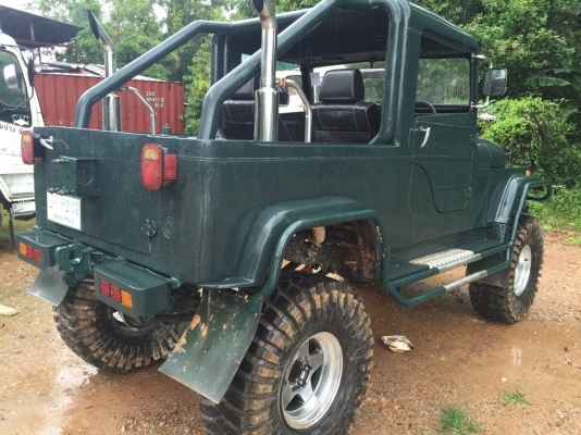 จี๊บออฟโรตคานแข็ง...ยาง37...วางเครื่องISUZU 2500DI  รถสวย มีเล่มทะเบียน.