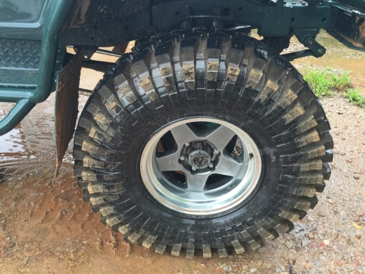 จี๊บออฟโรตคานแข็ง...ยาง37...วางเครื่องISUZU 2500DI  รถสวย มีเล่มทะเบียน.