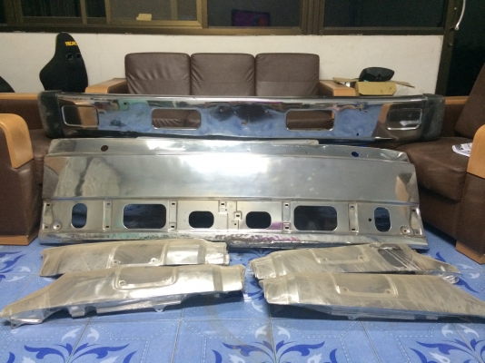 แสงฟ้าเต้นรถ///ขายแก้มมุม-กระจังหน้า ชุปโครเมียม อีซุซุ ร็อกกี้ สภาพใหม่