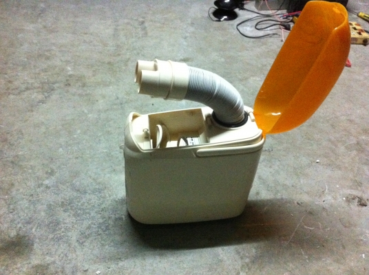 เครื่องเป่าผ้าและรองเท้าให้แห้งจากการชักและช่วยแก้การอับชื่นต่างที่เกิดขึ้นใน