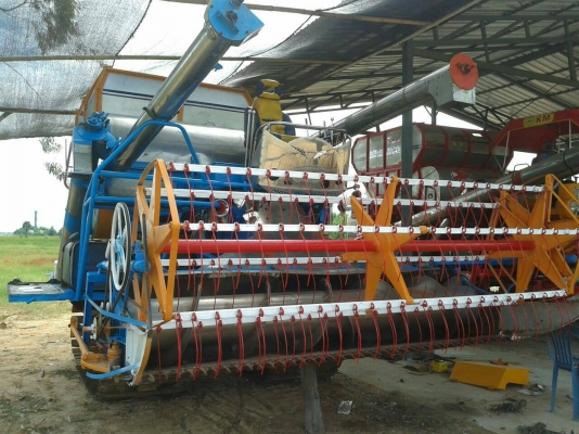 ขายรถเกี่ยวข้าว เครื่อง 6d17 เทอโบ ตัวเดินแทคเตอร์สภาพพร้อมใช้ ต่อรองได้