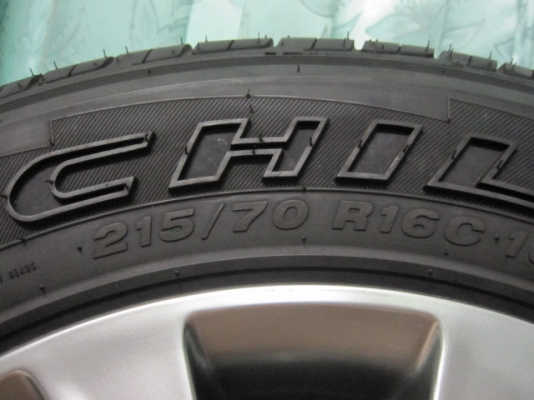 ขายล้อแม็ก Hyundai H1 พร้อมยางป้ายแดงปี 14 ขอบ 16 ถอดจากศูนย์