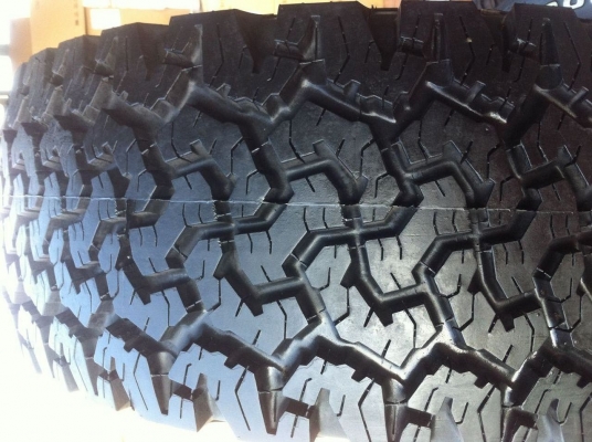 ยางขอบ18 BF Goodrich All-terrain 285 65 r18 ปี14 ตุ่มหน้ายางอยู่ครบ