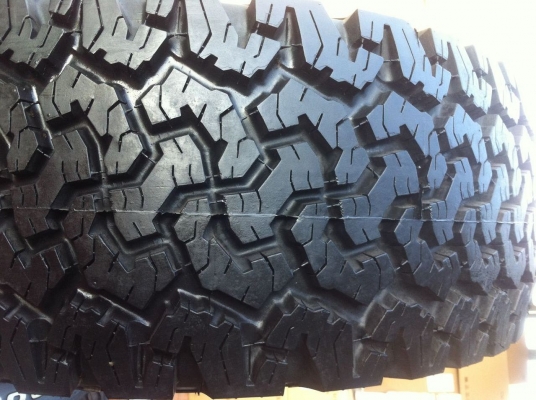 ยางขอบ18 BF Goodrich All-terrain 285 65 r18 ปี14 ตุ่มหน้ายางอยู่ครบ