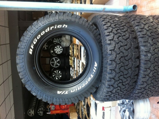 ยางขอบ18 BF Goodrich All-terrain 285 65 r18 ปี14 ตุ่มหน้ายางอยู่ครบ