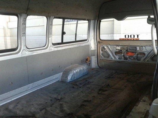 ขายรถตู้ โตโยต้า COMMUTER ปี50 สภาพเดิม เครื่องดี แอร์เย็น ก.ไฟฟ้า เอกสารเล่มทะเบียนพร้อมโอน