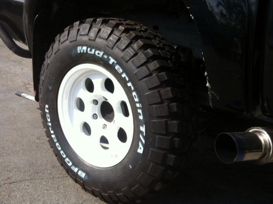 ยางใหม่ BF Goodrich Mud-terrain Km2 ขนาด 265 75 r16 เส้นละ 7000บาท