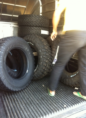 ยางใหม่ BF Goodrich Mud-terrain Km2 ขนาด 265 75 r16 เส้นละ 7000บาท