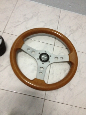 ขายพวงมาลัยไม้แท้ O B A made italian 13"5 ฝาแตรMOMOแท้ พร้อมคอWBแท้ ใส่TOYOTA (AE /Ke70) ราคา1900บาท แยกขายด้วยนะคับ โทร0924462525โส