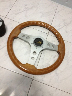 ขายพวงมาลัยไม้แท้ O B A made italian 13"5 ฝาแตรMOMOแท้ พร้อมคอWBแท้ ใส่TOYOTA (AE /Ke70) ราคา1900บาท แยกขายด้วยนะคับ โทร0924462525โส