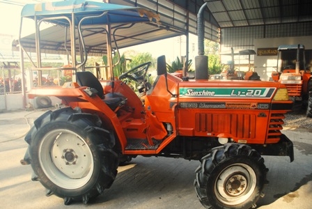 ขายรถไถ Kubota L1-20(4WD) พร้อมผานพรวน รถ2เพลา พร้อมใช้งานครับ