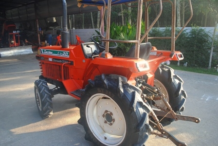 ขายรถไถ Kubota L1-20(4WD) พร้อมผานพรวน รถ2เพลา พร้อมใช้งานครับ