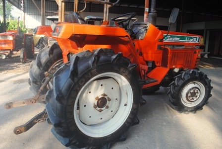 ขายรถไถ Kubota L1-20(4WD) พร้อมผานพรวน รถ2เพลา พร้อมใช้งานครับ