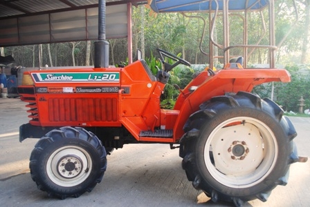 ขายรถไถ Kubota L1-20(4WD) พร้อมผานพรวน รถ2เพลา พร้อมใช้งานครับ