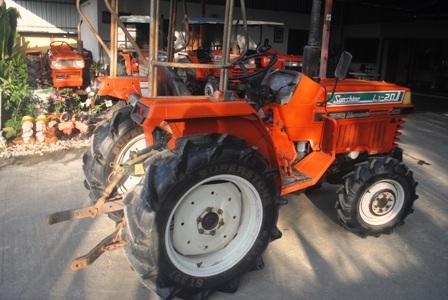 ขายรถไถ Kubota L1-20(4WD) พร้อมผานพรวน รถ2เพลา พร้อมใช้งานครับ