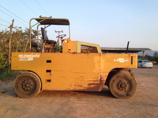 ขายรถบดล้อยาง 9 ล้อ  เล่มทะเบียน พร้อมโอน ปี 58