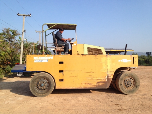 ขายรถบดล้อยาง 9 ล้อ  เล่มทะเบียน พร้อมโอน ปี 58