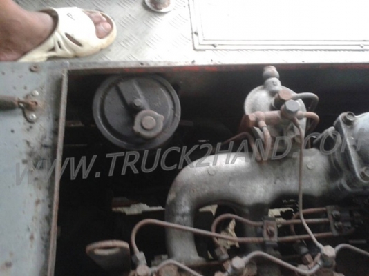 รถโดยสารส่วนบุคคล 42 ที่นั่ง  ยี่ห้อ NISSAN 6 สูบ