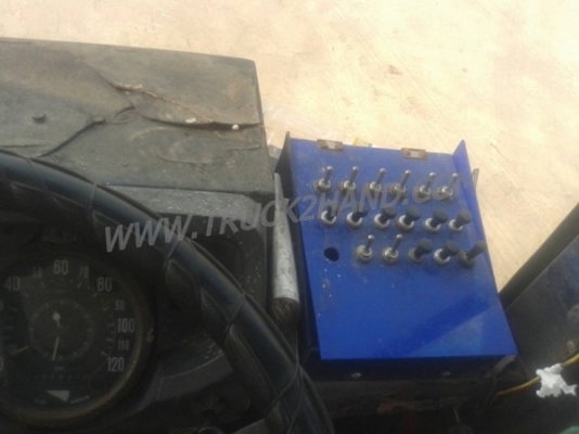 รถโดยสารส่วนบุคคล 42 ที่นั่ง  ยี่ห้อ NISSAN 6 สูบ