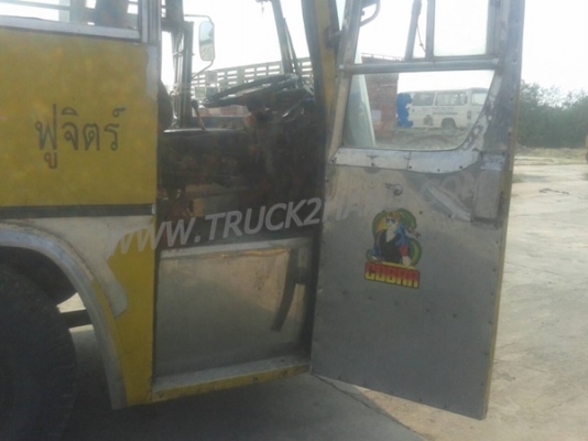 รถโดยสารส่วนบุคคล 42 ที่นั่ง  ยี่ห้อ NISSAN 6 สูบ