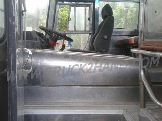 รถโดยสารส่วนบุคคล 42 ที่นั่ง  ยี่ห้อ NISSAN 6 สูบ