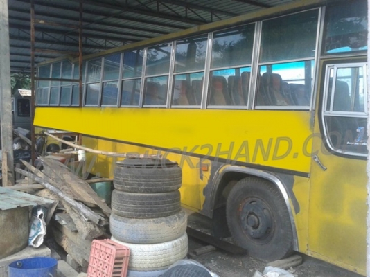 รถโดยสารส่วนบุคคล 42 ที่นั่ง  ยี่ห้อ NISSAN 6 สูบ