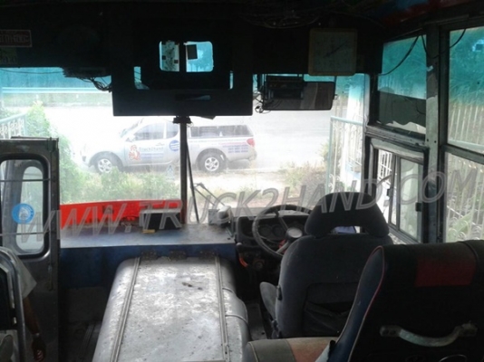 รถโดยสารส่วนบุคคล 42 ที่นั่ง  ยี่ห้อ NISSAN 6 สูบ