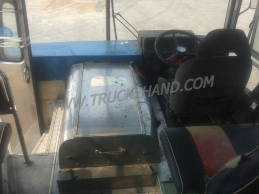 รถโดยสารส่วนบุคคล 42 ที่นั่ง  ยี่ห้อ NISSAN 6 สูบ