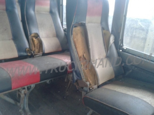 รถโดยสารส่วนบุคคล 42 ที่นั่ง  ยี่ห้อ NISSAN 6 สูบ