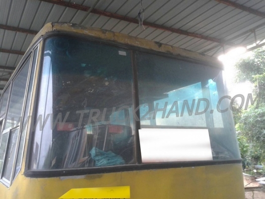 รถโดยสารส่วนบุคคล 42 ที่นั่ง  ยี่ห้อ NISSAN 6 สูบ