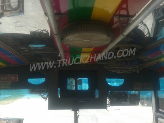 รถโดยสารส่วนบุคคล 42 ที่นั่ง  ยี่ห้อ NISSAN 6 สูบ