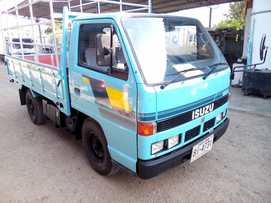 4 ล้อบรรทุก  ISUZU  NKR  88  แรงม้า  *ยาว 3.20 ม. *  รถสวยเดิม+สวยจริง+สภาพพร้อมใช้งาน  * รถห้างแท้ * มีเล่มพร้อมโอน *