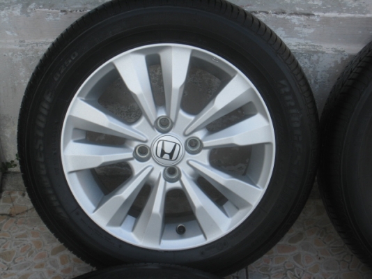 ขายล้อแม็กมือสอง honda city 15"พร้อมยางปี13 สนใจติดต่อเล็กคลองสามครับ 081-3747940
