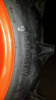 ** ราคา 2,500 บาทเท่านั้น ** ยางหน้ารถไถขอบ18 ขนาด 8-18 ลายก้าง ยี่ห้อ Deestone