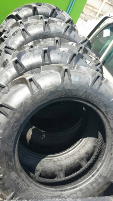 ** ราคา 2,500 บาทเท่านั้น ** ยางหน้ารถไถขอบ18 ขนาด 8-18 ลายก้าง ยี่ห้อ Deestone