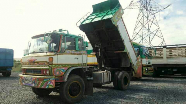 HINO KR 320 6ล้อดั๊มมิเนียมสภาพพร้อมใช้งาน